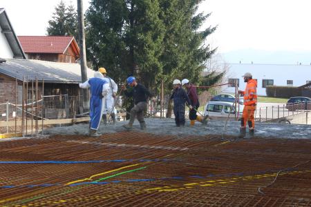 BETONIRANJE PLOŠČE PRIZIDKA PRI ZD CERKNICA 06 FOTO LJUBO VUKELIČ